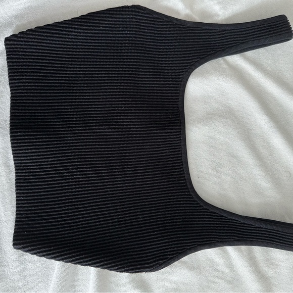 Aritzia Babaton
Sculpt Knit Tank (Arjun Knit Top) in black - Picture 3 of 4